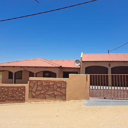 Jjp Self Catering - Three Bedroom House Людериц Экстерьер фото