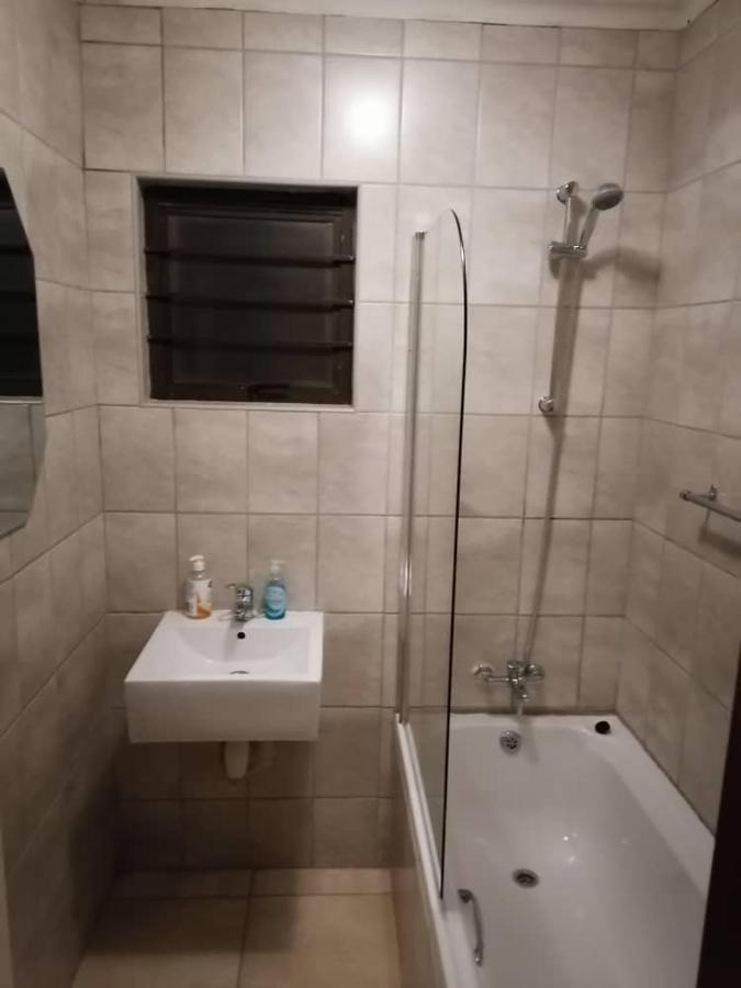 Jjp Self Catering - Three Bedroom House Людериц Экстерьер фото