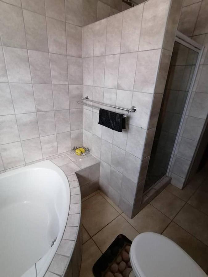 Jjp Self Catering - Three Bedroom House Людериц Экстерьер фото