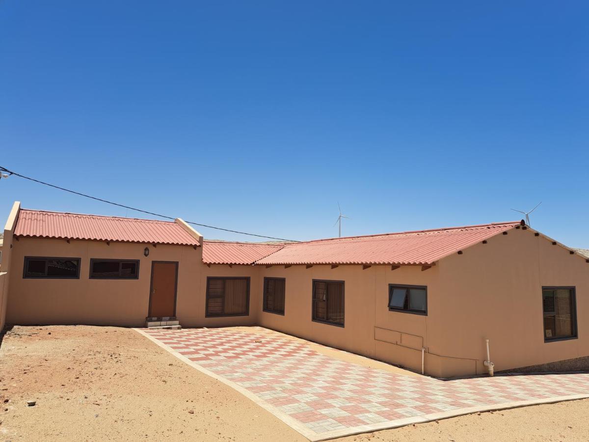 Jjp Self Catering - Three Bedroom House Людериц Экстерьер фото